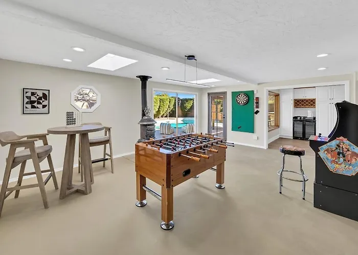 New 4br Oasis, Pool, Hot Tub, Golf & B-ball Court *