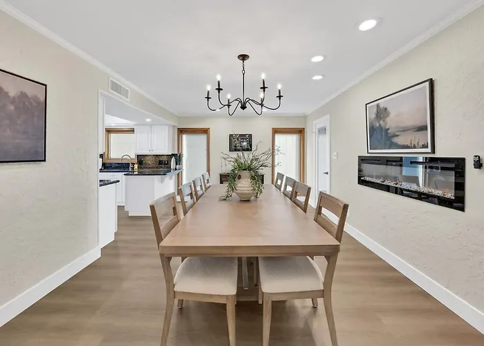 Holiday home New 4br Oasis, Pool, Hot Tub, Golf & B-ball Court Mesa