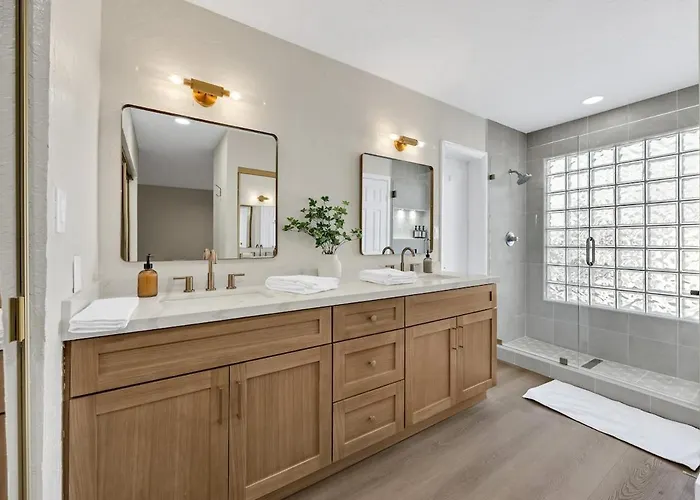 New 4br Oasis, Pool, Hot Tub, Golf & B-ball Court *