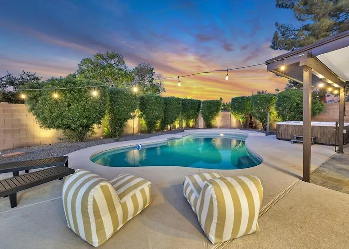 Holiday home New 4br Oasis, Pool, Hot Tub, Golf & B-ball Court Mesa