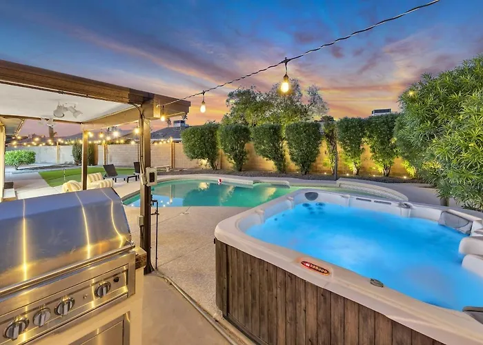 Holiday home New 4br Oasis, Pool, Hot Tub, Golf & B-ball Court *