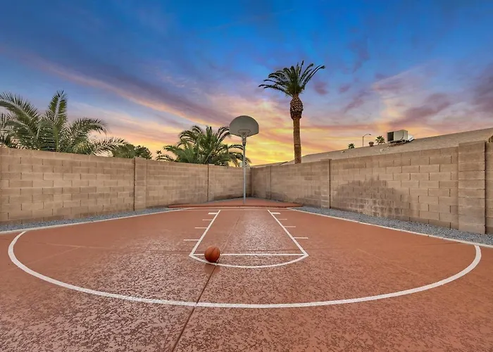 Holiday home New 4br Oasis, Pool, Hot Tub, Golf & B-ball Court Mesa