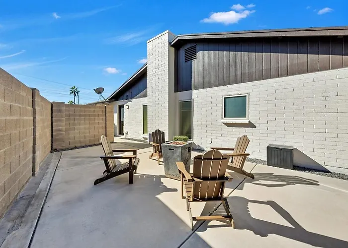 New 4br Oasis, Pool, Hot Tub, Golf & B-ball Court Holiday home *