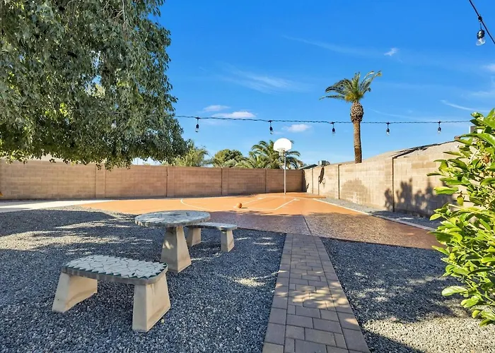 New 4br Oasis, Pool, Hot Tub, Golf & B-ball Court *