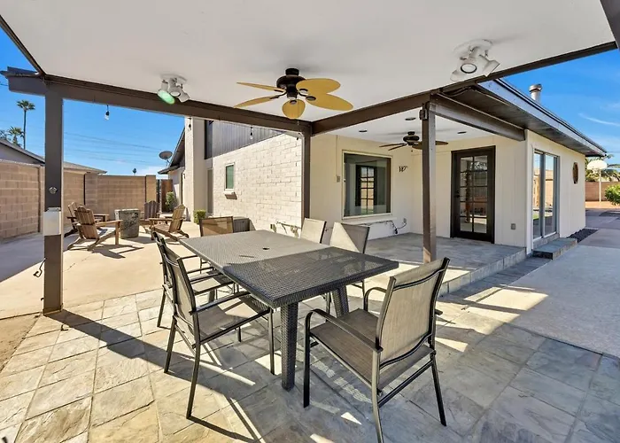 Holiday home New 4br Oasis, Pool, Hot Tub, Golf & B-ball Court